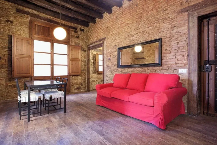 Цены на Stylish Gothic Apartment In El Born в Барселоне