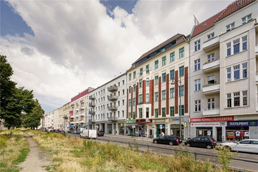 Holiday 33 Apartments ABCD Alexanderplatz — комфортный отель в Берлине