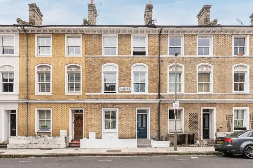 Lovely Battersea Home by Underthedoormat — отель с удобствами в Лондоне