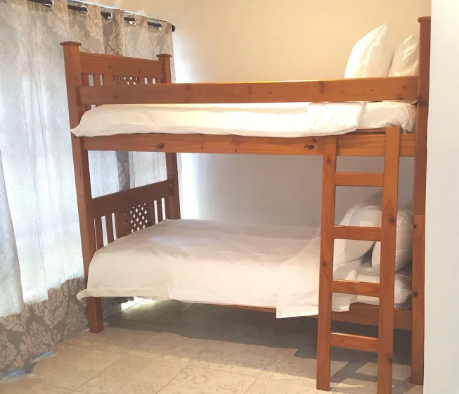 7 on Disa Self-catering Accommodation — отель с удобствами в Кейптауне