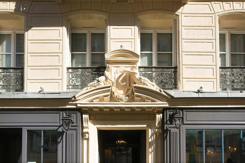 Les Plumes Hotel Paris — отель в удобной локации в Париже