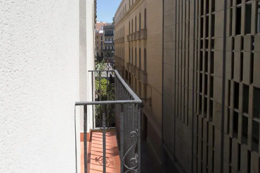Hostal Operaramblas — комфортный отель в Барселоне
