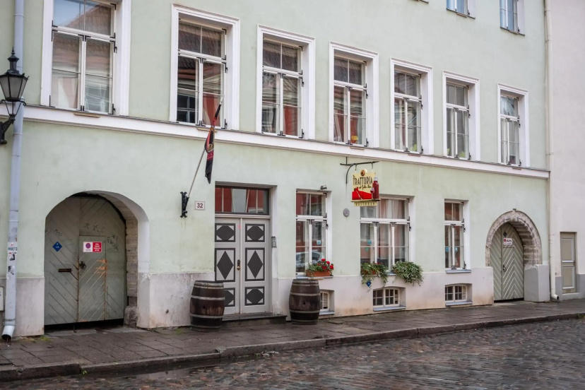 Dream Stay - Bright 2-Bedroom 2-Floor Old Town Apartment — забронировать отель в таллине