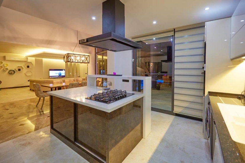Villa Unlimited 5 Bedroom Luxury Villa with Infinity Pool — отель с удобным расположением в Калкан