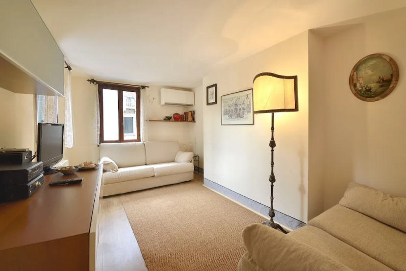 Sant'Antonin Apartment — забронировать отель в Венеции