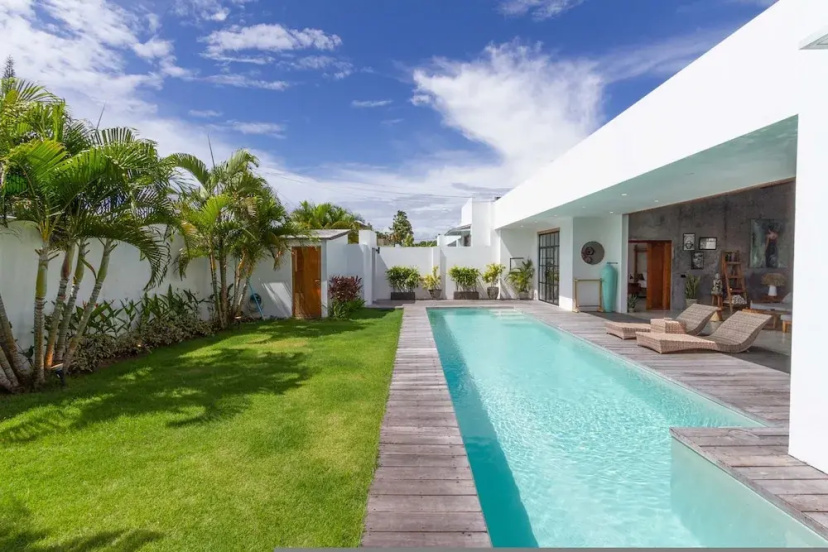 Villa Maje by Alfred in Bali - Tropical 3BD Villa w Pool Near Batu Belig Beach — отзывы гостей и цены