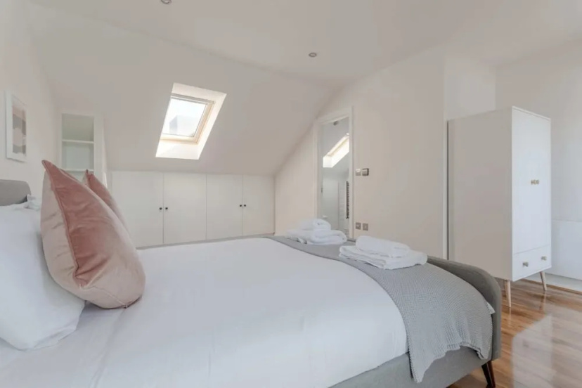 Stunning 3 Bedroom 2 Bath in Fantastic Location — отель в Лондоне, Соединенное Королевство