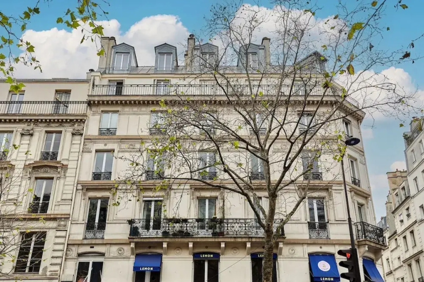 Magnificent Apartment in the Heart of Paris — отель с удобствами в Париже