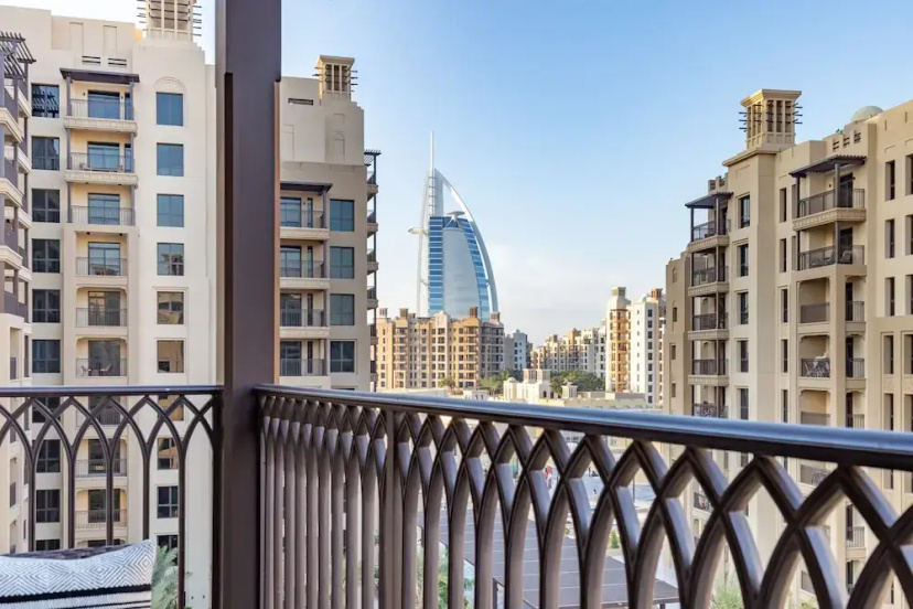 SuperHost - Urban Elegance 2BR in Asayel 2 Near Burj Al Arab — комфортный отель в Дубае