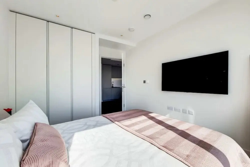 Ravishing 1BD Flat - 2 Minute Walk From the O2! — забронировать отель в Лондоне