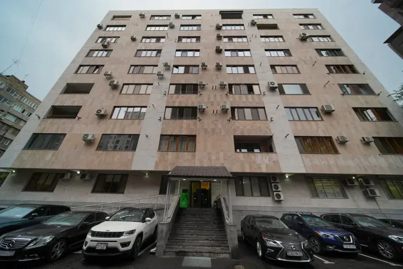 Elegant Suite In The City Center by Sweet Home — забронировать отель в Ереван