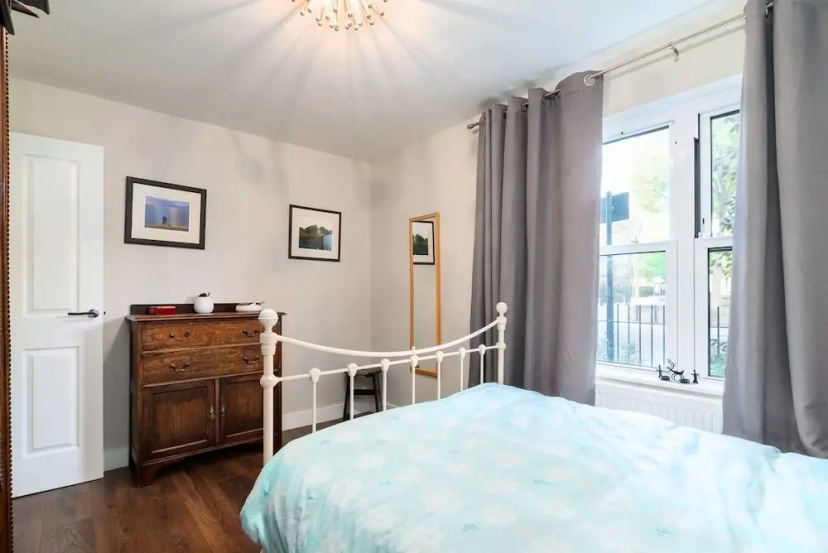 Gorgeous Home for 4 Guests, 10 Mins to Stockwell! — отзывы гостей и цены