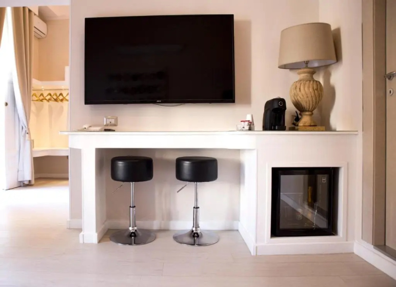 Royal Rooms Luxury Suite — забронировать отель в Неаполе