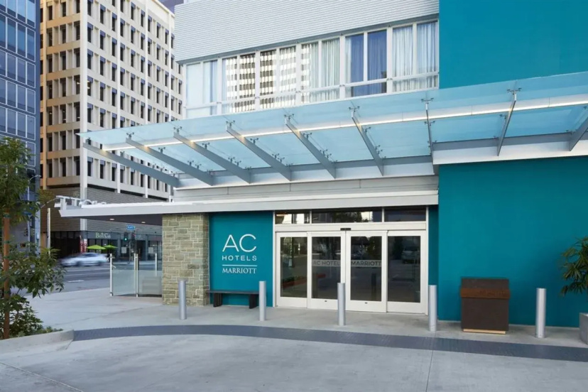 AC Hotel by Marriott Beverly Hills — отель с удобствами в Лос-Анджелесе