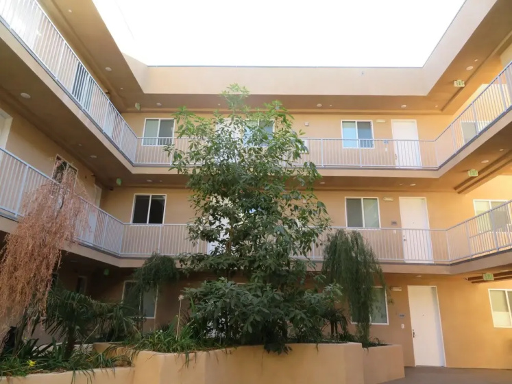 Fully Furnished Apartments near Hollywood — забронировать отель в Лос-Анджелесе