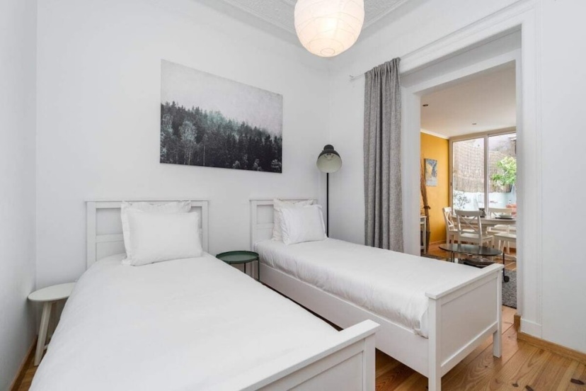 Gorgeous Apartment With Terrace in Belém — отель с удобствами в Лиссабоне