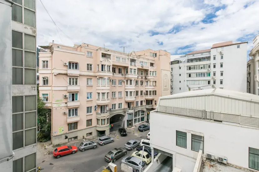 Freedom Square Apartment With View — отель с удобствами в Тбилиси