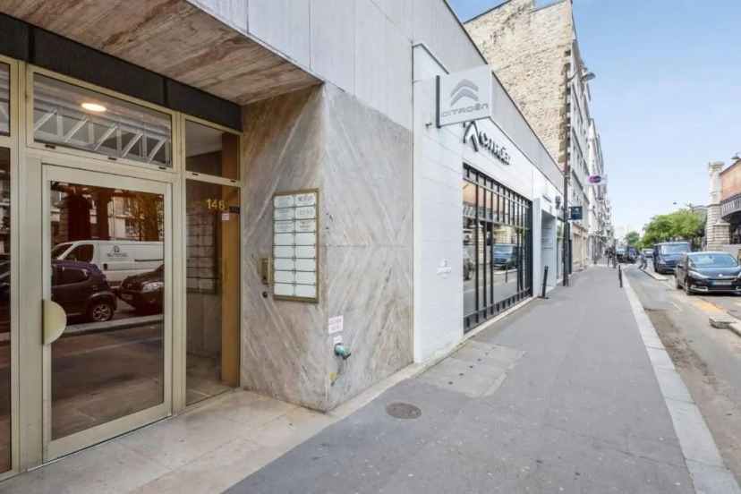 Sunny & quiet 2br near the Eiffel Tower Invalides Beaugrenelle Welkeys — отзывы гостей и цены