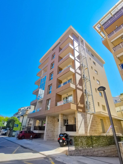 Apartments LORA Zmajeva, 7 — комфортный отель в Будва