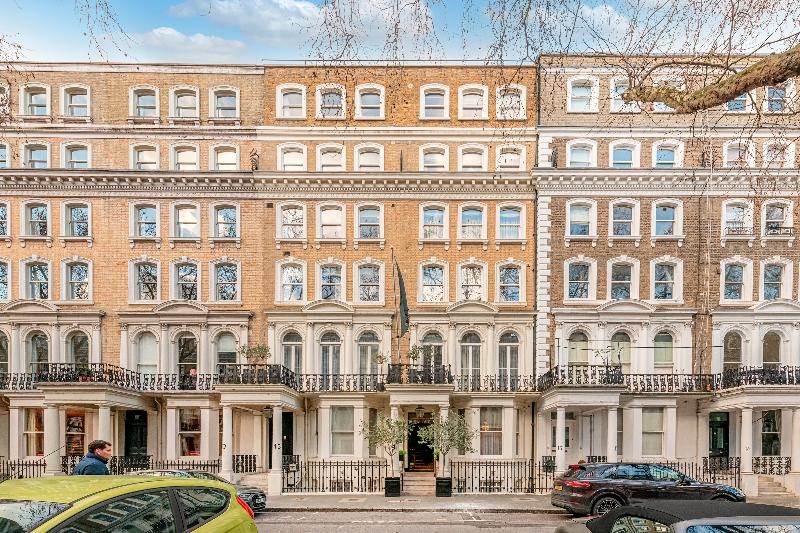 Claverley Court Apartment Knightsbridge — отель с удобным расположением в Лондоне