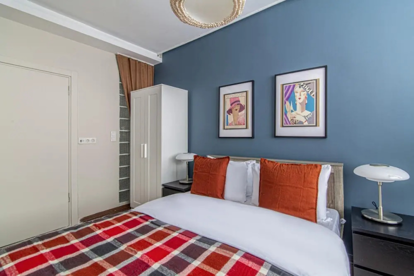 Charming Flat With Backyard Close to Zorlu Center — отель с удобствами в Стамбуле