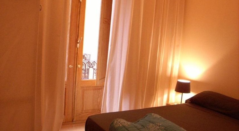 Apartamentos el Pilar — забронировать отель в Валенсии