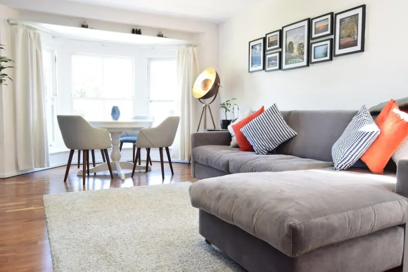 Modern Home With Views Of London Skyline — отель с удобным расположением в Лондоне