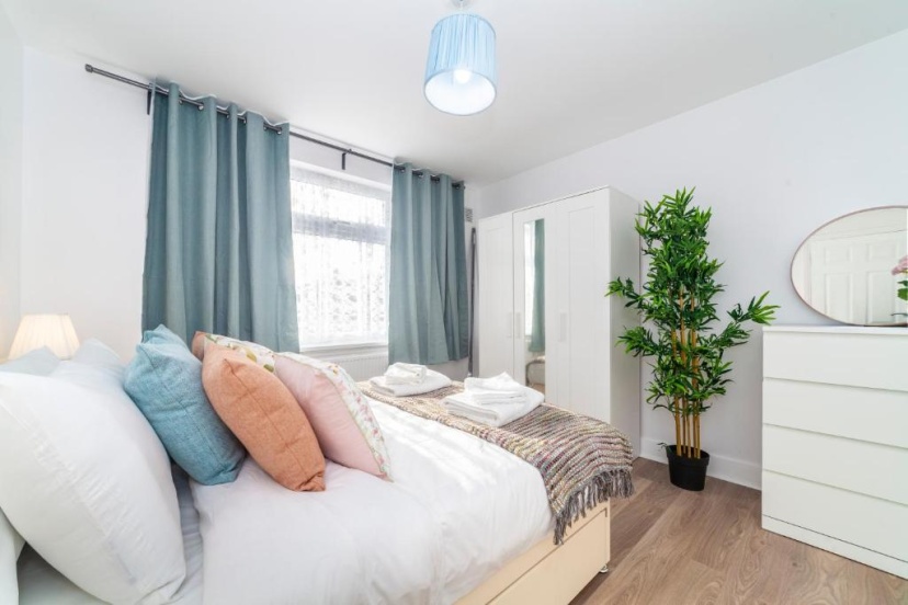 Autonomous 2 BDR apartment with Garden and Parking — отель с удобствами в Лондоне
