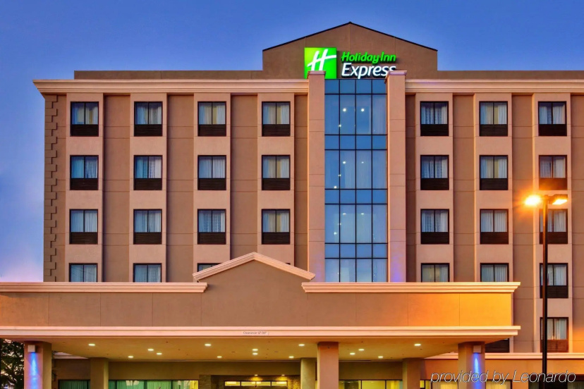 Holiday Inn Express Los Angeles Airport by IHG — отзывы гостей и цены