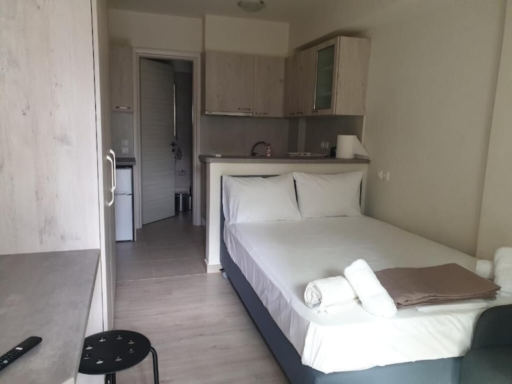 Elvita Apartments 3 — комфортный отель в Афины