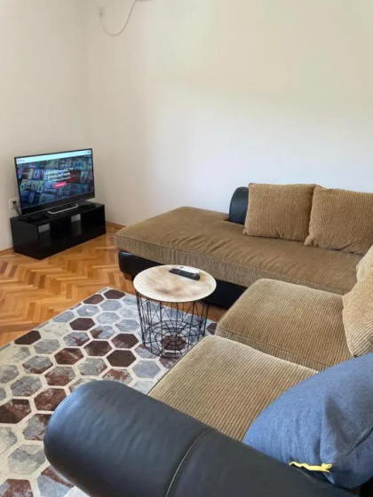 Entire 1-bedroom apartment with free parking — отель в Подгорице, Черногория
