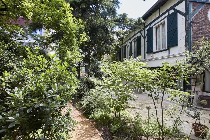 Eden Lodge Paris — отель с удобным расположением в Париже