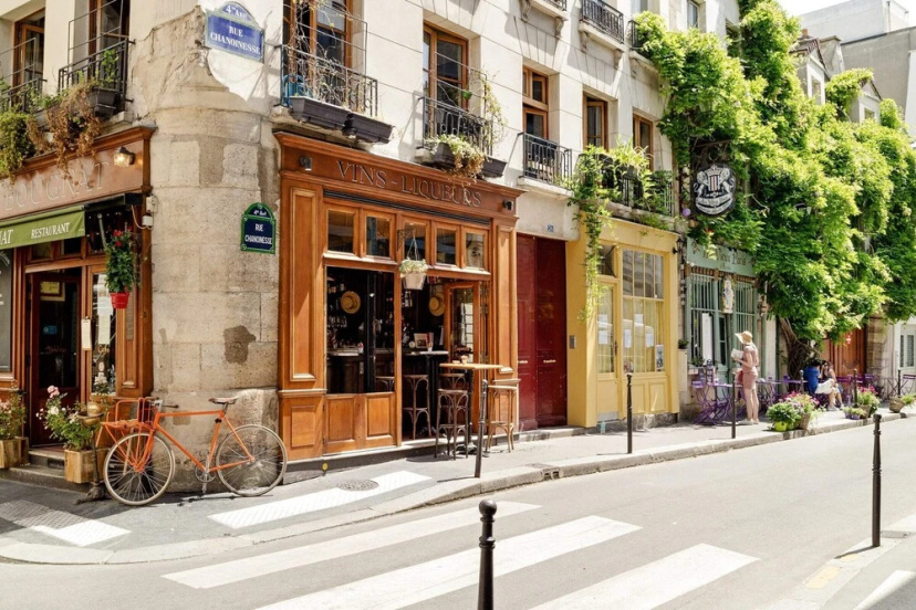 Beautiful Apartment in the Center of Paris on the Island of the City — комфортный отель в Париже