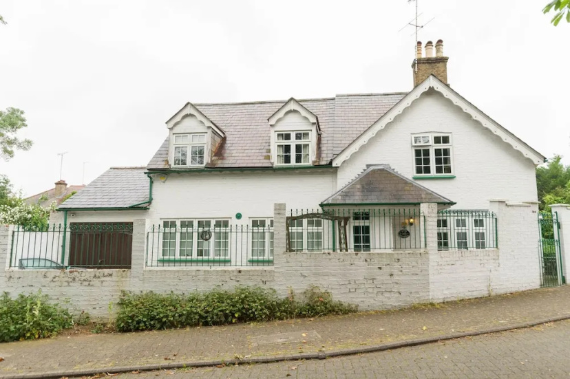 HOLIDAY HOME OF THE MONTH Finchley Sleeps 4 — забронировать отель в Лондоне