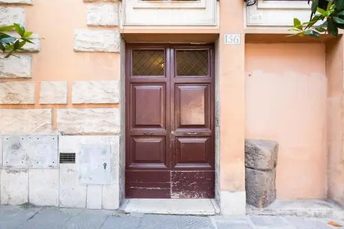 Lovely and modern nest near the Colosseum — отель с удобствами в Риме