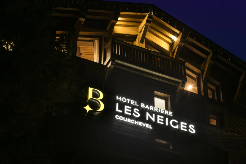Hotel Barriere Les Neiges Courchevel — отель с удобным расположением в Куршевеле