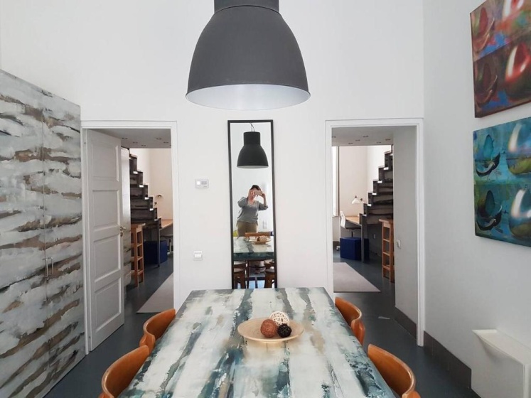 Modern stylish 2 bedroom holiday apartment — отель с удобным расположением в Будапеште