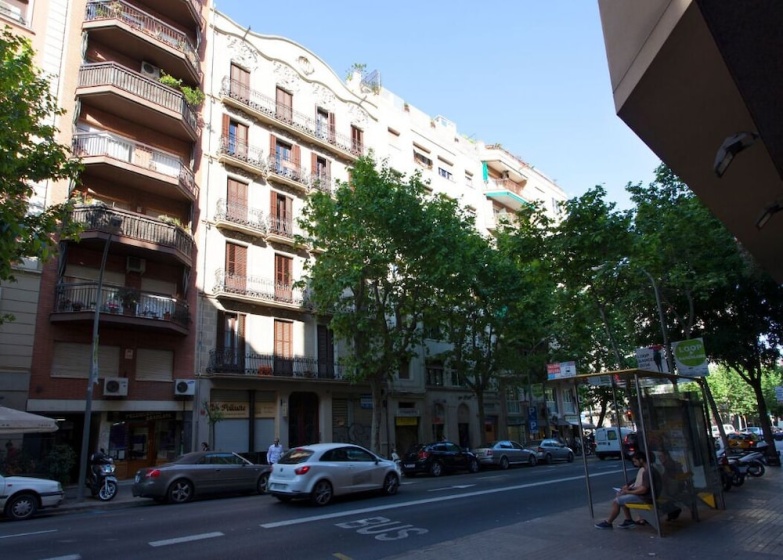 Centric Apartment Universitat — забронировать отель в Барселоне
