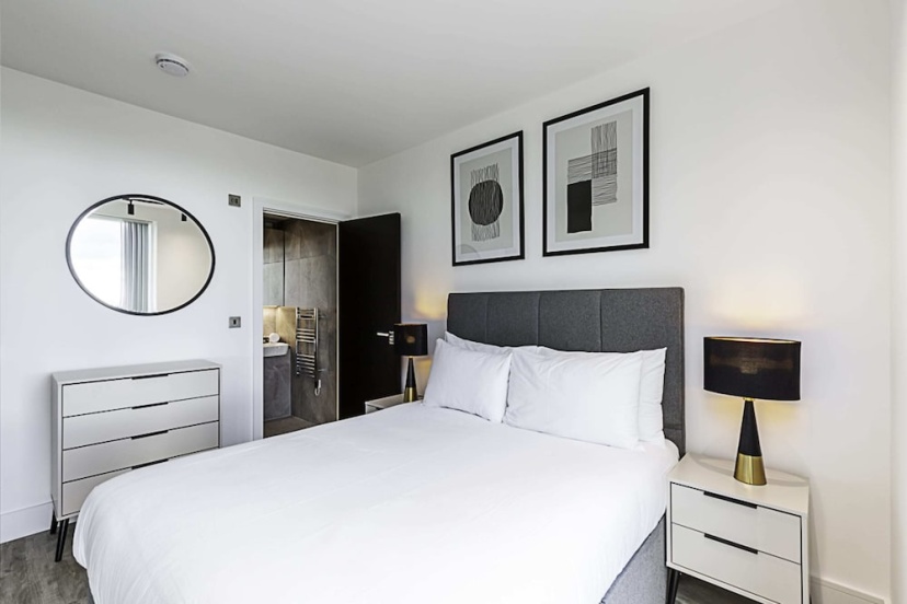 Modern Sky-High Flat In North Acton — отель с удобствами в Лондоне