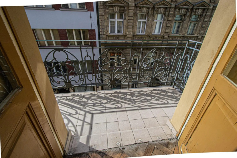 For celebrations spacious 3BDR apartment with balcony — отель в Праге, Чешская Республика