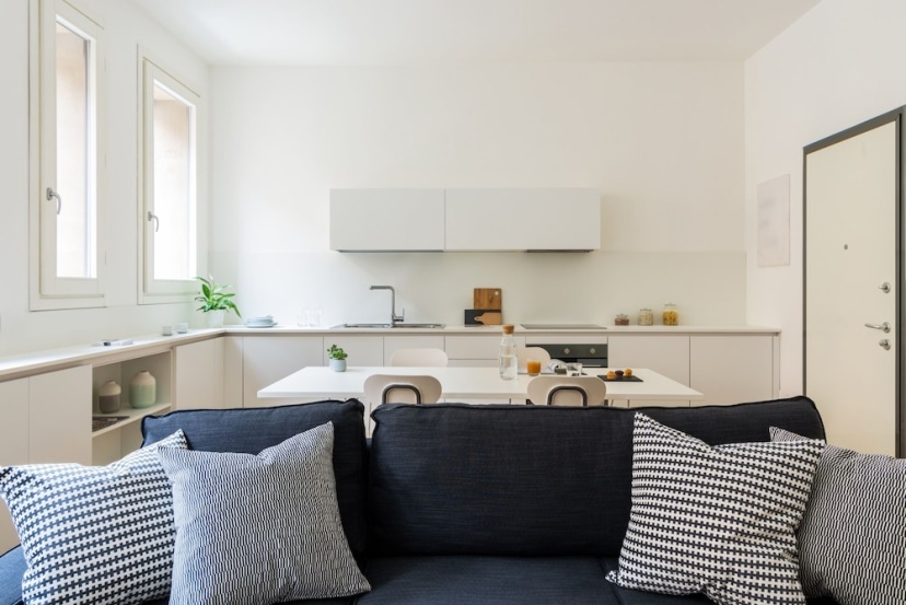 JOIVY Lovely 1-Bed W/Balcony & Parking — отель в Милане, Италия