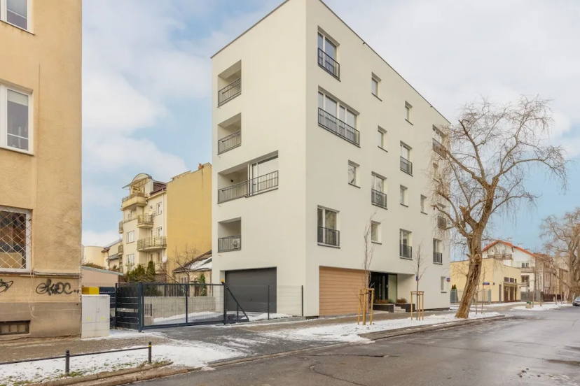 Bright Two Bedroom Apartment by Renters — отзывы гостей и цены