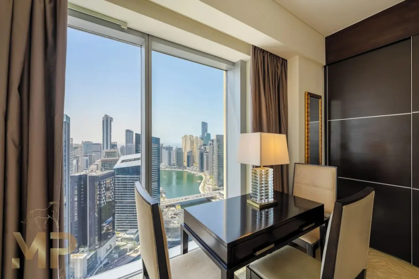 Marco Polo - Chic 1BR in Marina Hub | Expansive Balcony — комфортный отель в Дубае
