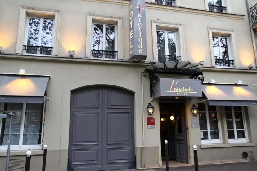 Hotel L'Interlude — отель с удобным расположением в Париже
