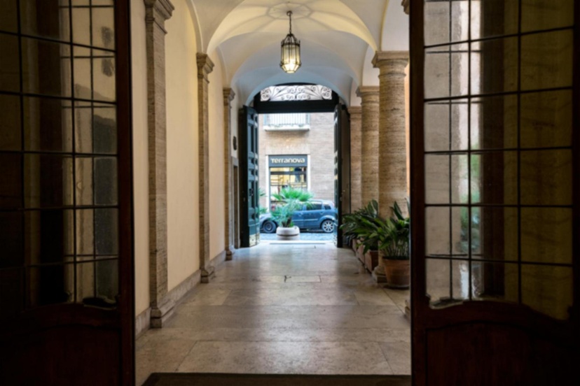 Alta Luxury Apartments - Frezza Apartment — отель с удобным расположением в Риме