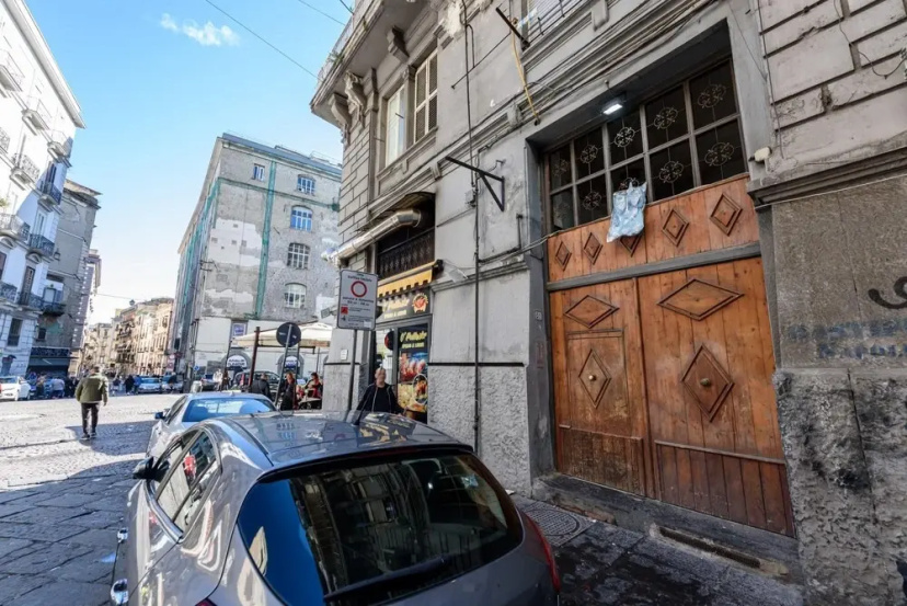 Via Forcella 61 in Napoli — отель в Неаполе, Италия