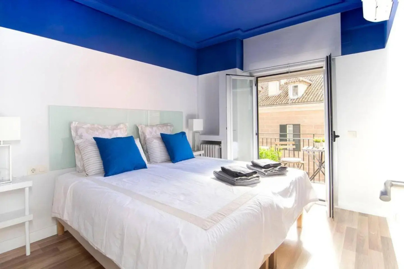 Sunny Apartment at the foot of Royal Palace by Batuecas — отель с удобствами в Мадриде