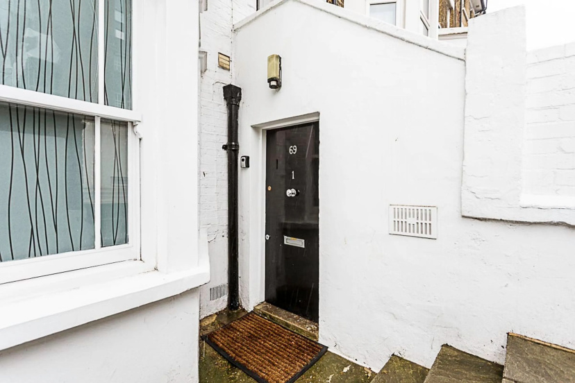 Цены на Bright Clapham Apartment в Лондоне
