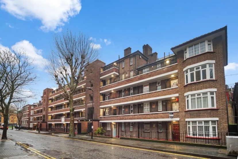 Цены на Stylish 3 Bed Apartment Central London в Лондоне