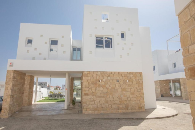 Protaras-Centre SeaView Villa, 200m From Beach- Blue Island Villa — отель с удобным расположением в Протарас